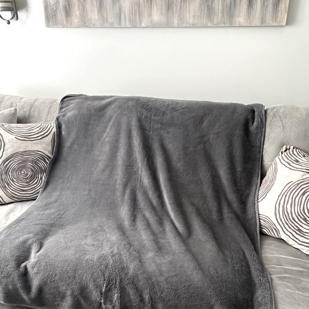 Super soft throw blanket 50x60